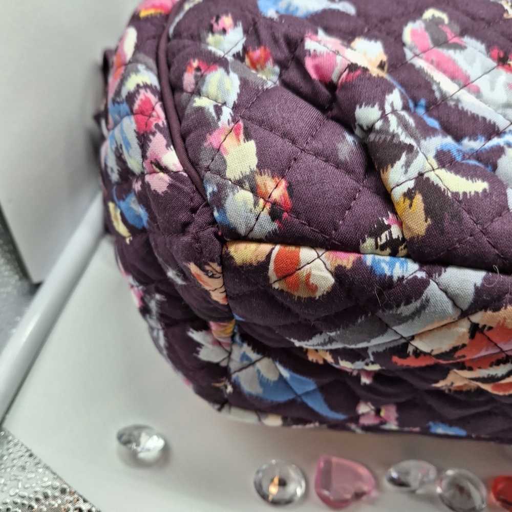 Vera Bradley Med Sized Floral Quilted Bag - Purple Like New - Picture 9 of 12